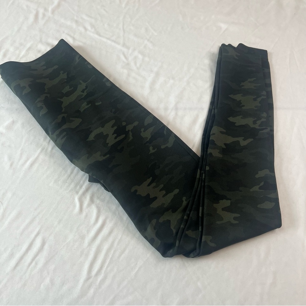 Spanx Camo High Rise Leggings Women’s Medium Green Camouflage Shaping Activewear